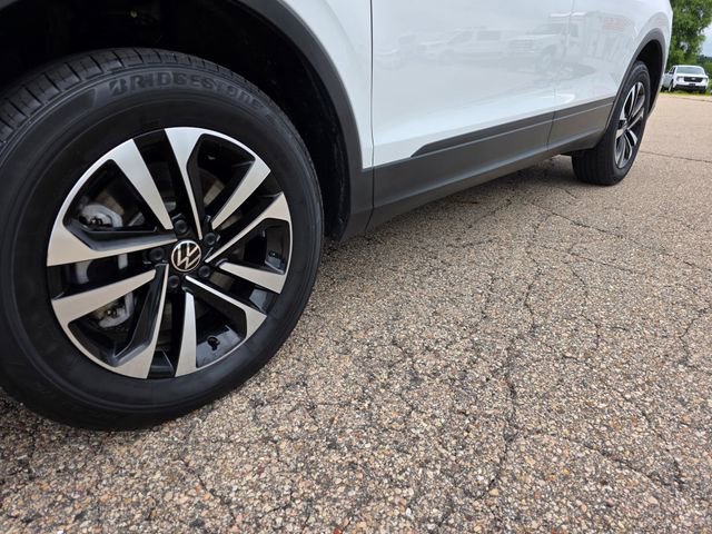 Used 2024 Volkswagen Tiguan S image 36