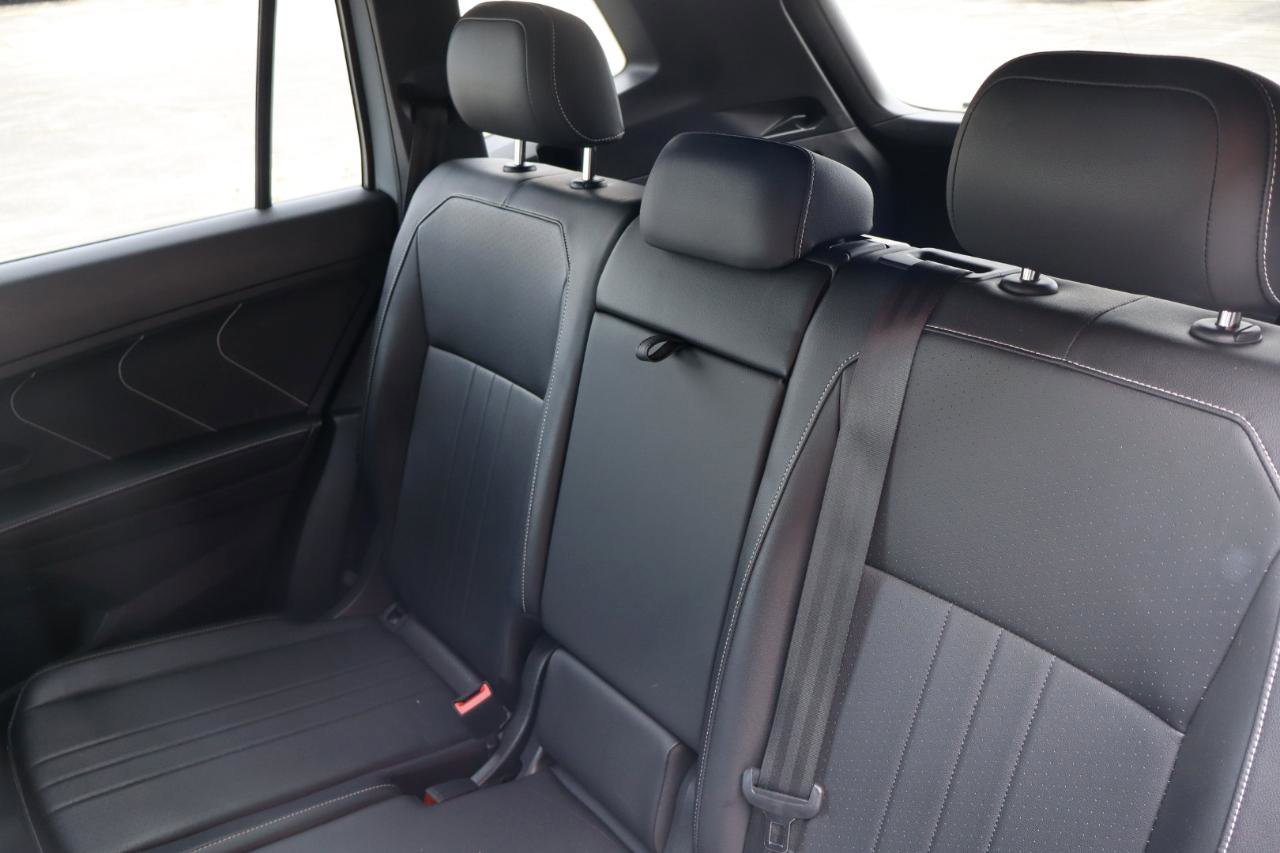 Used 2023 Volkswagen Tiguan SE R-Line AWD/4WD image 18