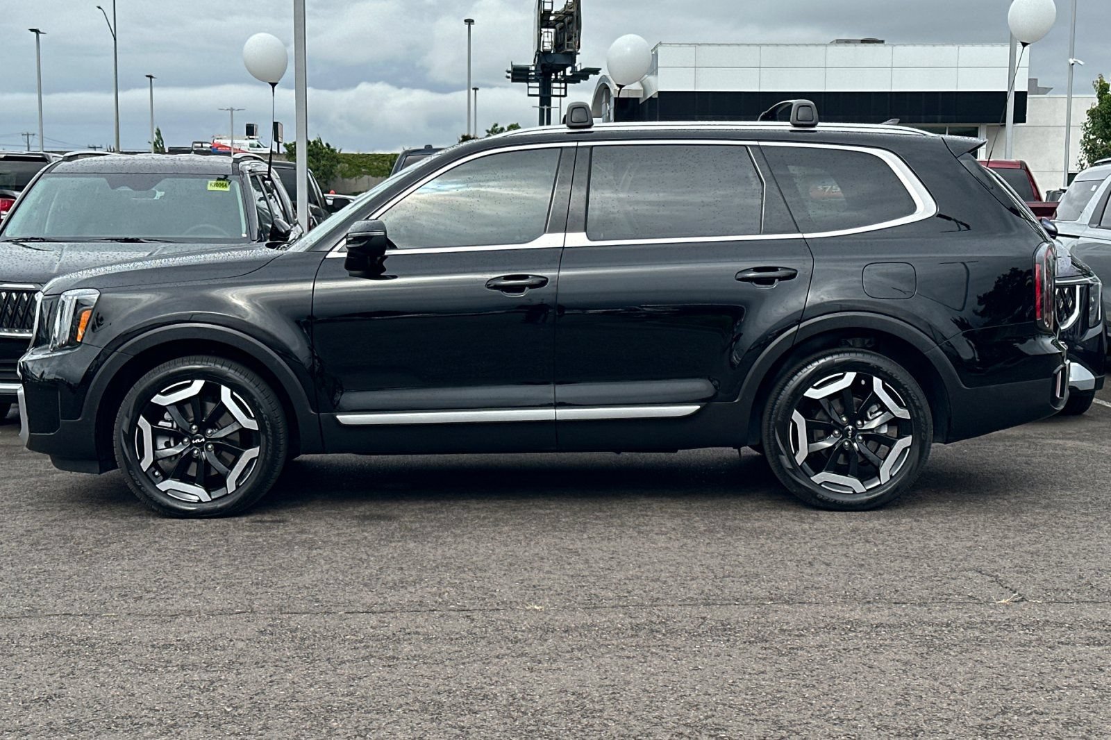 Certified 2023 Kia Telluride EX w/ EX Captain's Chair Package FWD image 7