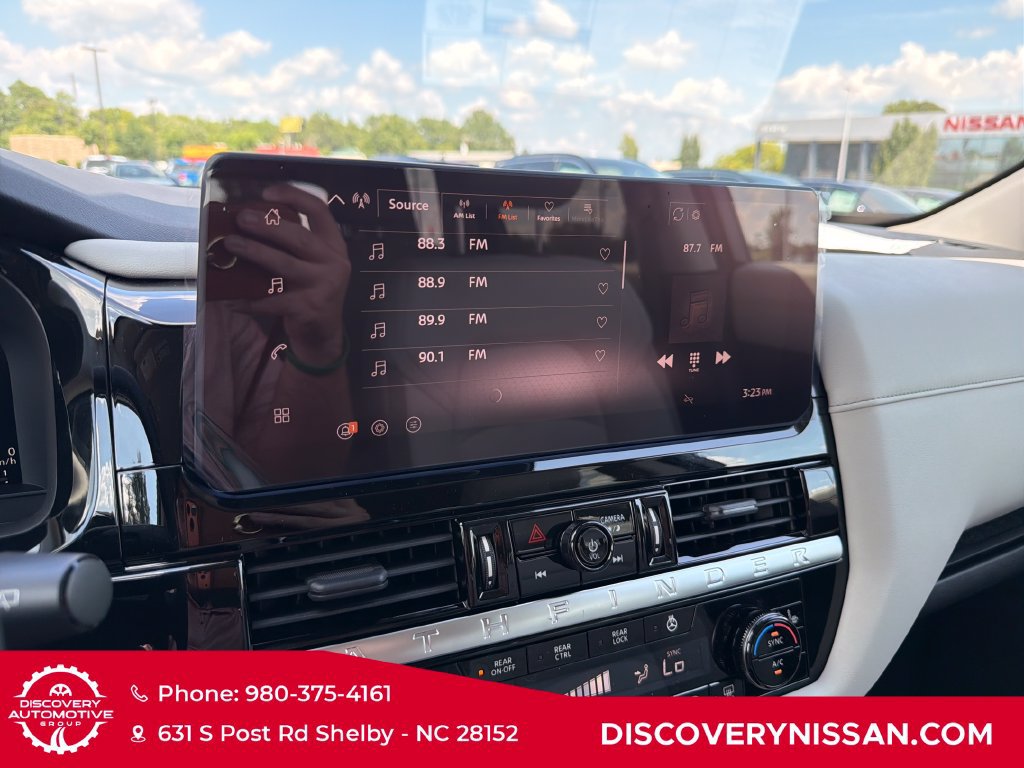 New 2026 Nissan Pathfinder SL FWD image 17