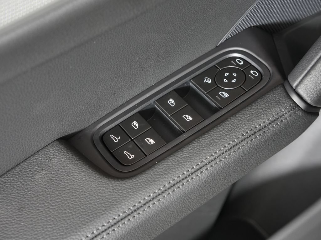 New 2026 Porsche Cayenne Coupe AWD/4WD image 16