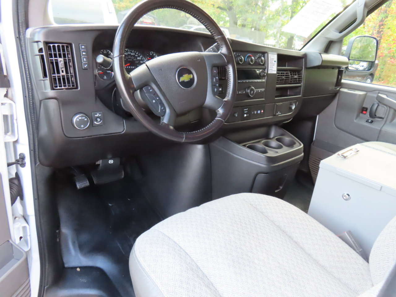 Used 2022 Chevrolet Express 2500 w/ Driver Convenience Package image 5