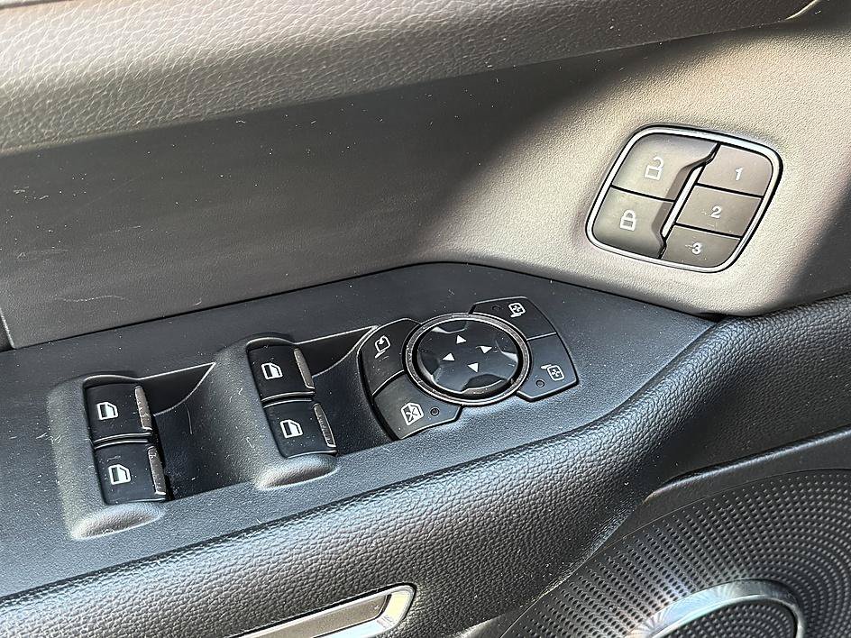 Used 2024 Ford Expedition XLT AWD/4WD image 18