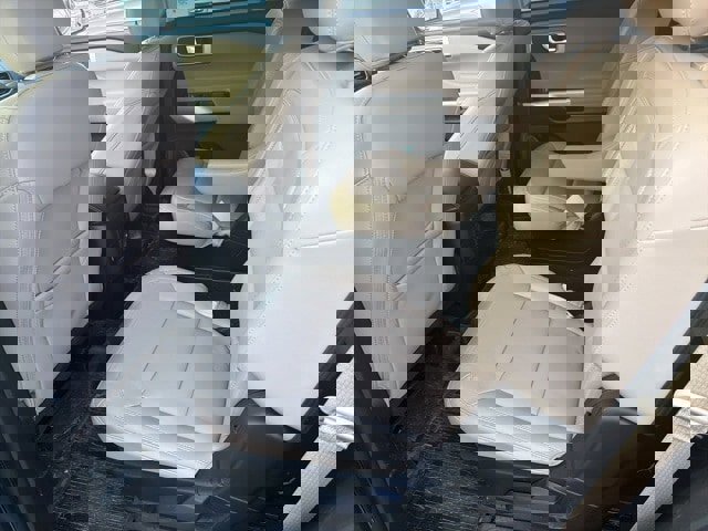 Used 2023 Ford Explorer XLT w/ Equipment Group 202A image 6