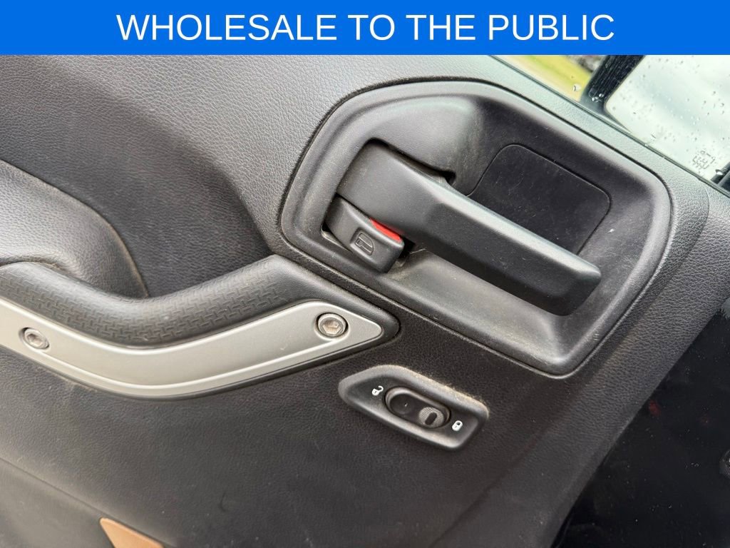 Used 2016 Jeep Wrangler Unlimited Sahara w/ Connectivity Group image 11