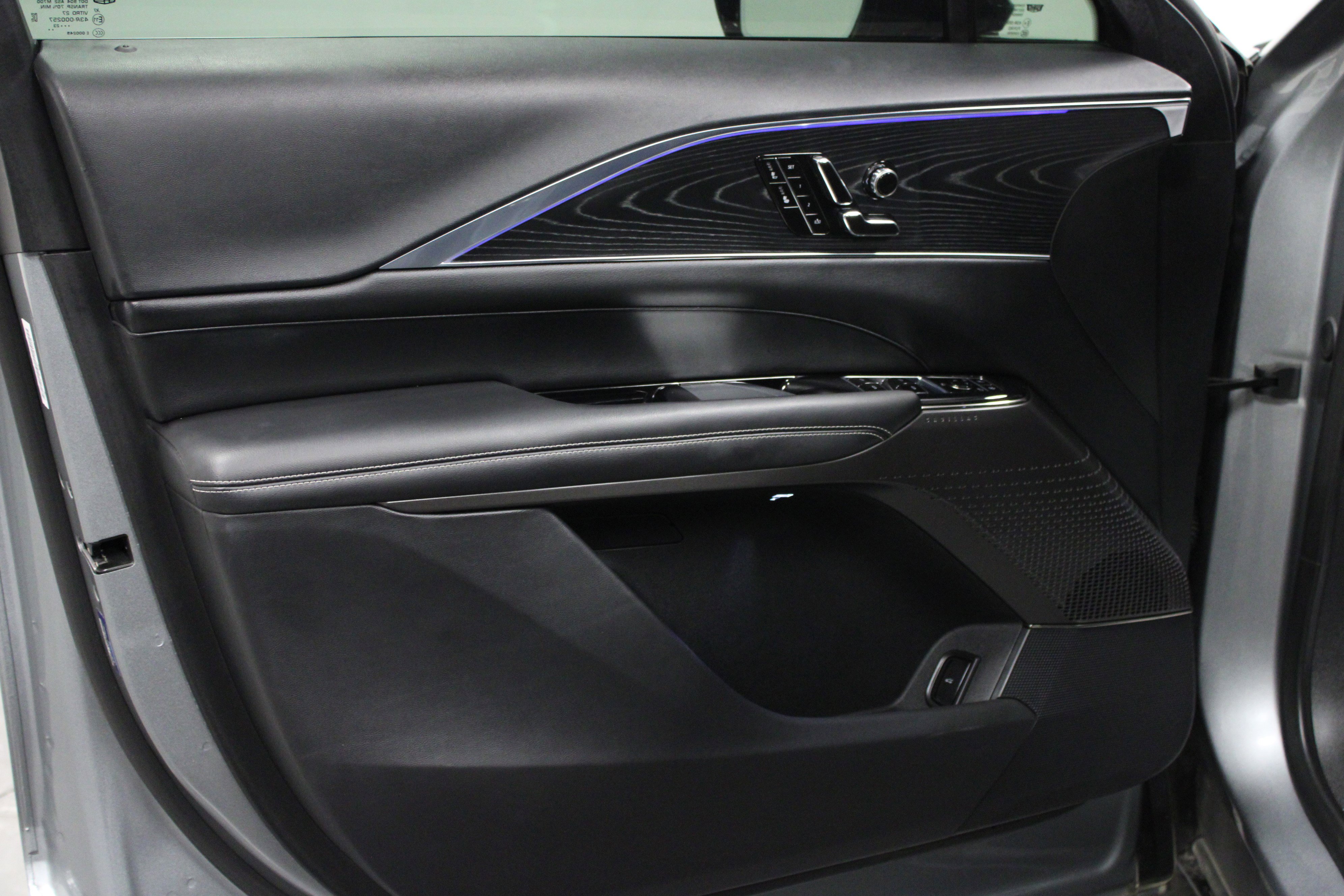 Used 2024 Cadillac Lyriq Luxury image 11