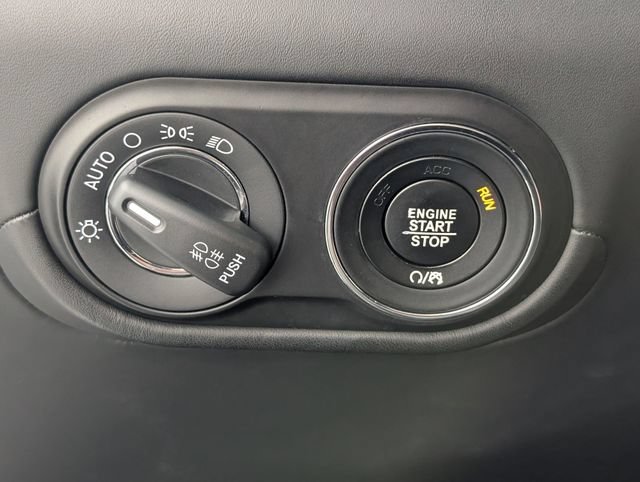 Used 2018 Maserati Levante AWD/4WD image 16