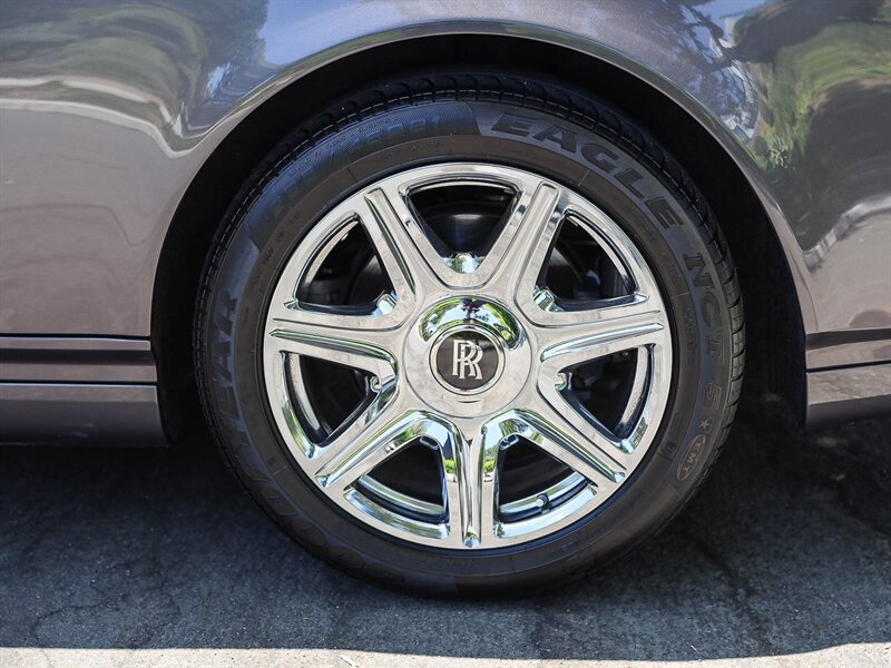Used 2010 Rolls-Royce Phantom Coupe RWD image 17