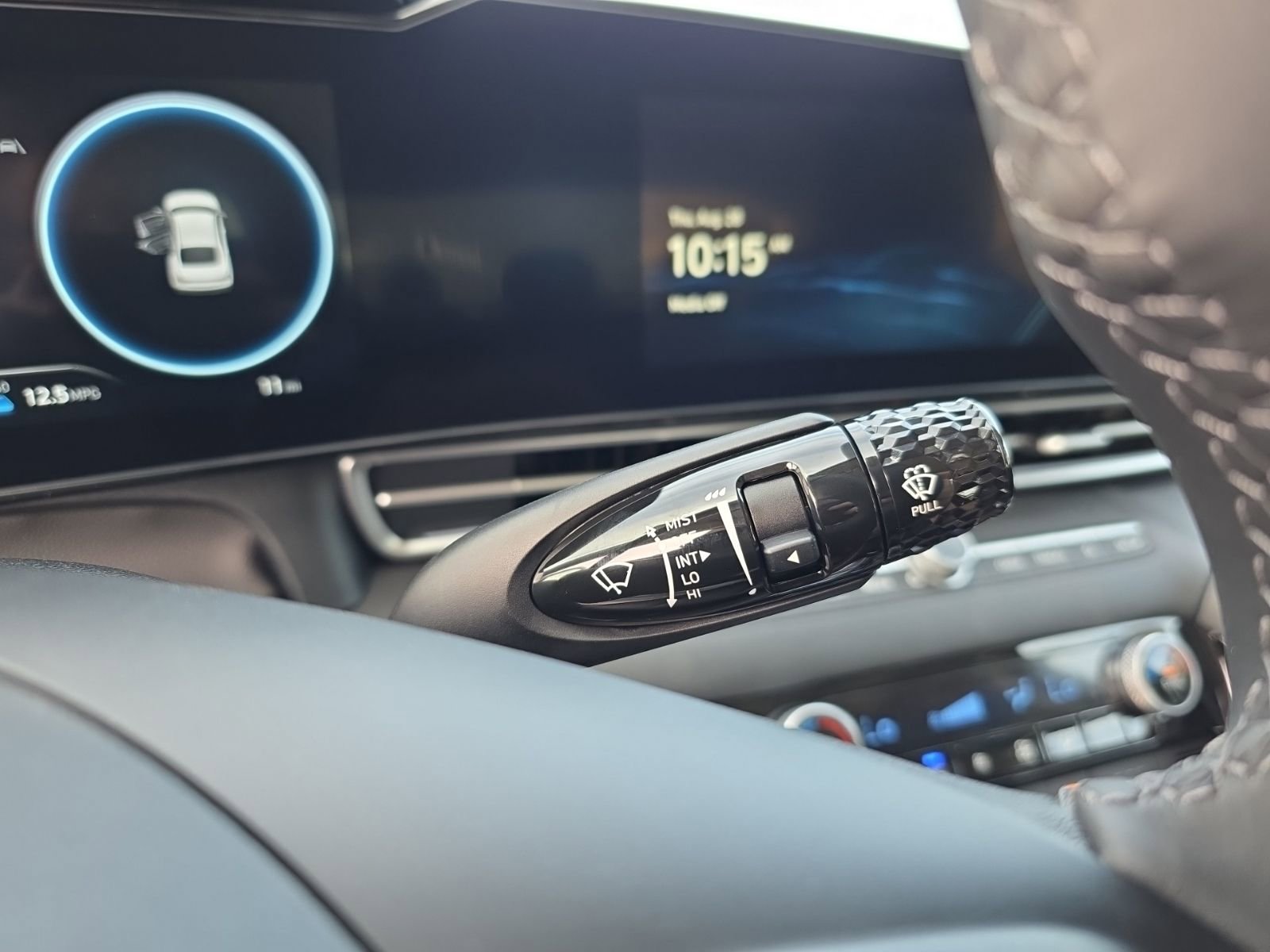 New 2025 Hyundai Elantra Limited image 17