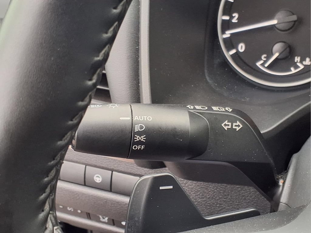 Used 2025 Nissan Rogue SV FWD image 19