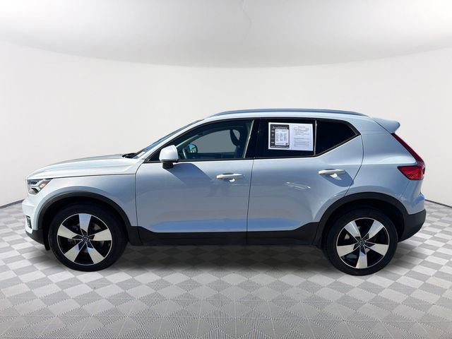Used 2021 Volvo XC40 T4 Momentum image 8