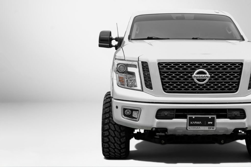 Used 2018 Nissan Titan PRO-4X w/ Pro-4x Convenience Package AWD/4WD image 42