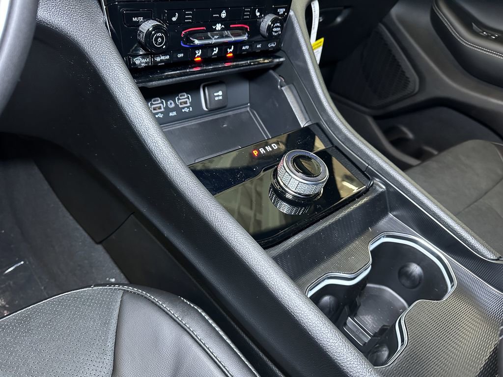 New 2025 Jeep Grand Cherokee Laredo image 27