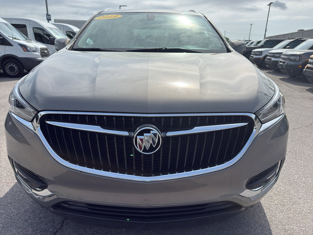 Used 2019 Buick Enclave Essence AWD/4WD image 2