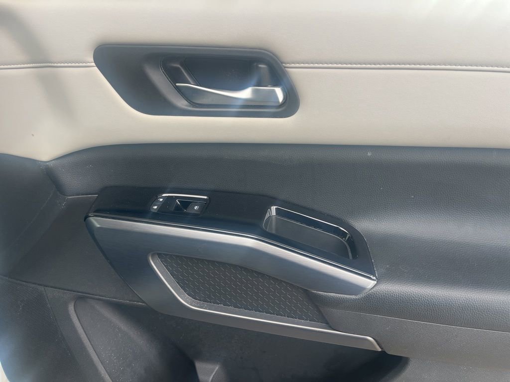 Used 2023 Nissan Pathfinder SL w/ Lighting Package (N92) image 18