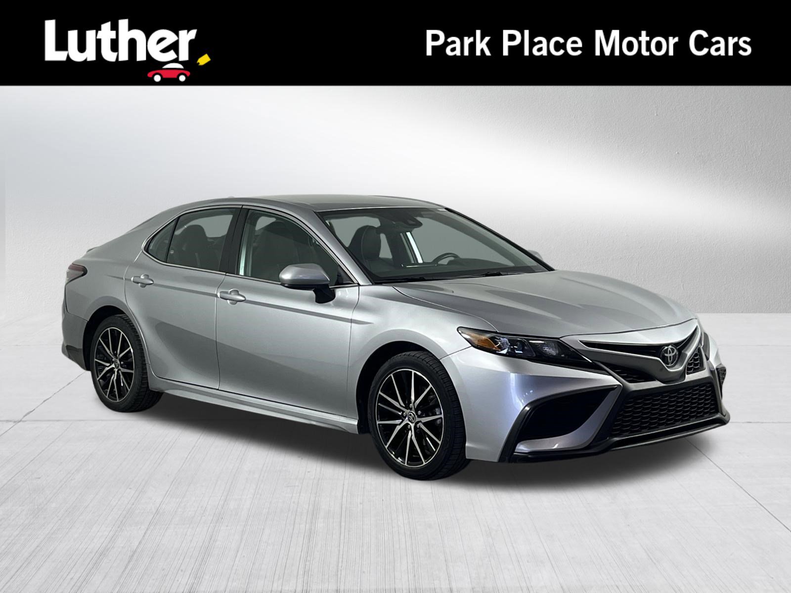Used 2021 Toyota Camry SE image 1