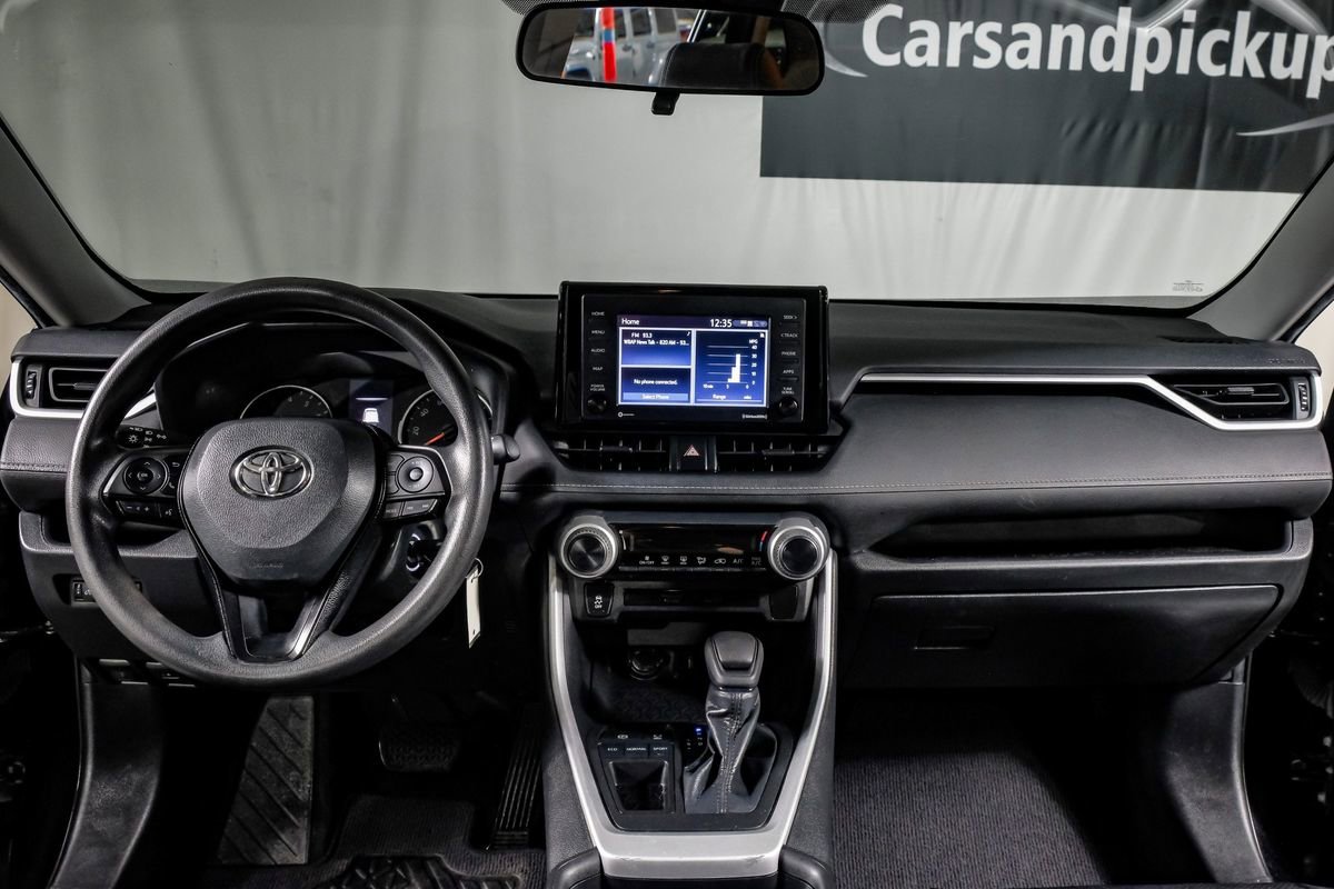 Used 2021 Toyota RAV4 LE FWD image 14