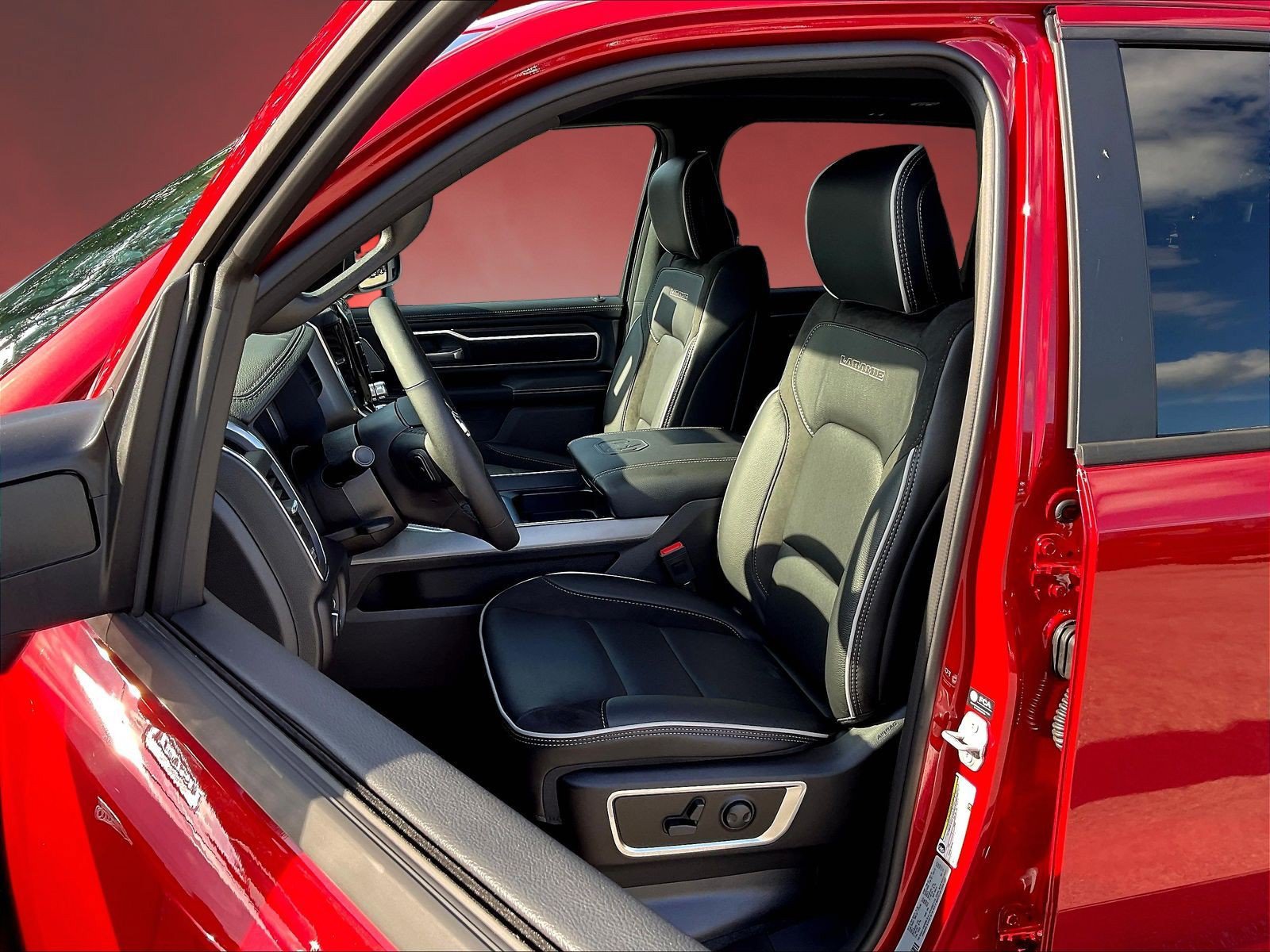 New 2027 RAM 1500 Laramie w/ Laramie Southwest Edition AWD/4WD image 9
