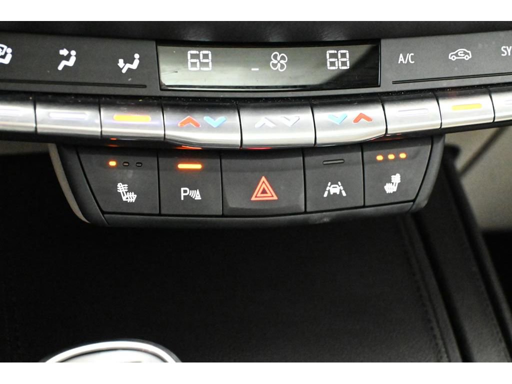 Used 2023 Cadillac XT4 Luxury w/ Cold Weather Package FWD image 43