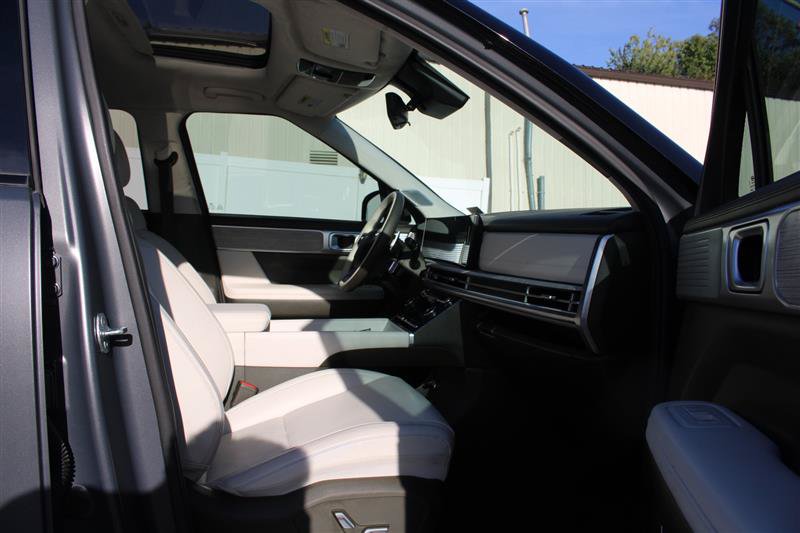 Used 2025 Hyundai Santa Fe Calligraphy FWD image 13