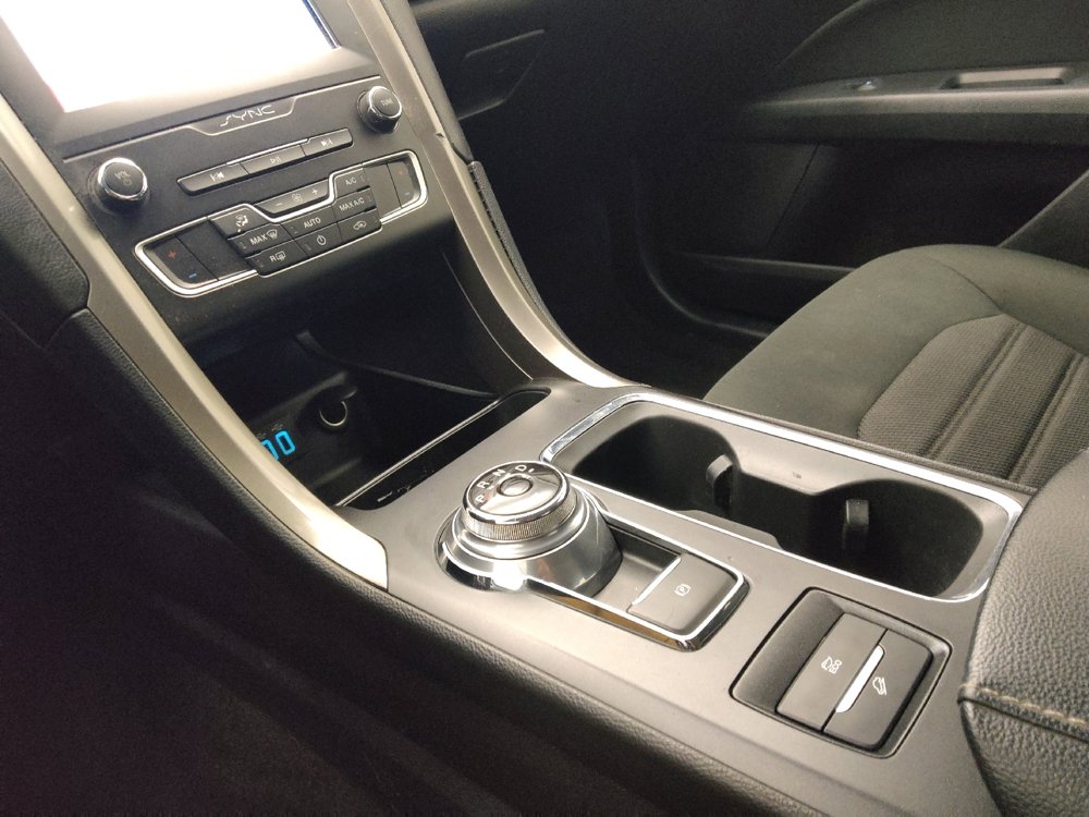 Used 2019 Ford Fusion SE image 26