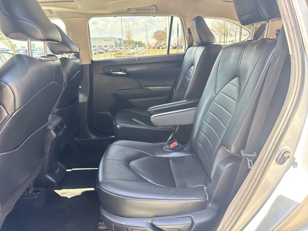Used 2023 Toyota Highlander XLE image 26