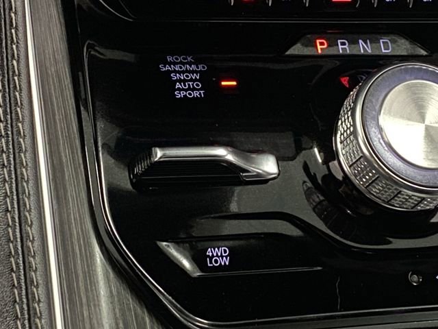 Used 2023 Jeep Wagoneer L Series III w/ Preferred Equipment Group image 24