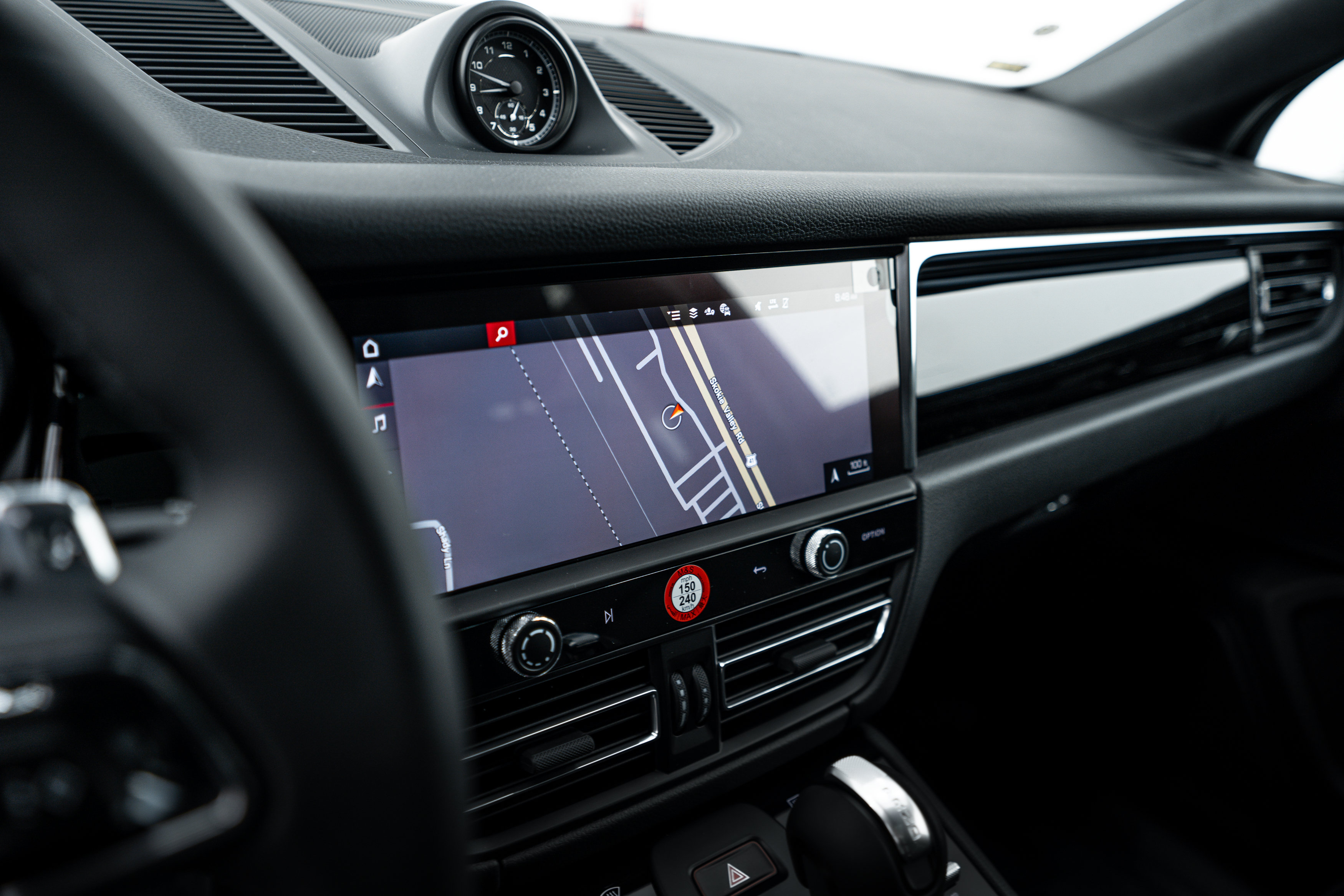 Certified 2026 Porsche Macan AWD/4WD image 12