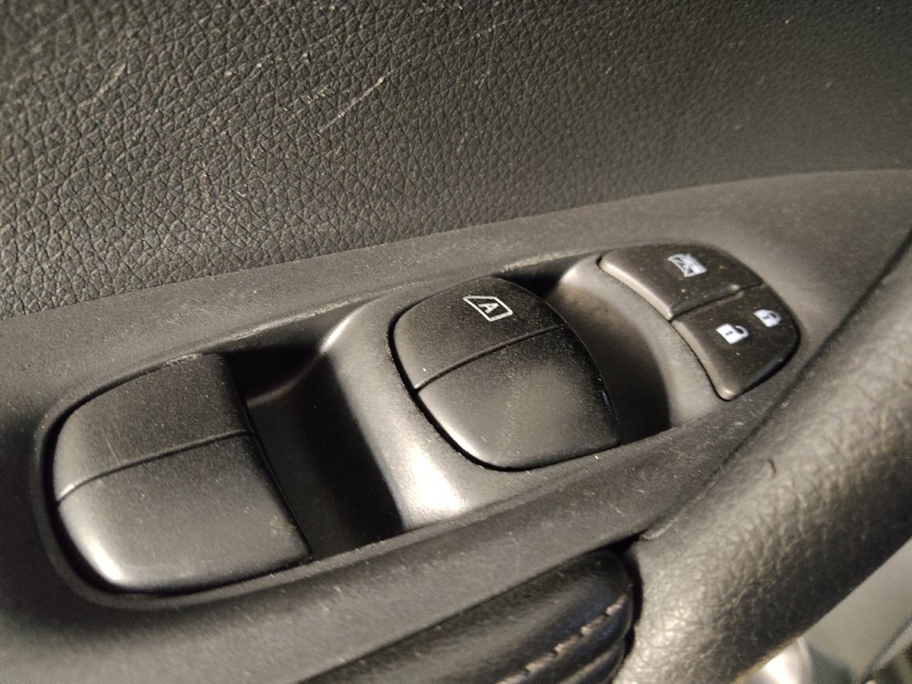 Used 2017 Nissan Rogue S AWD/4WD image 27