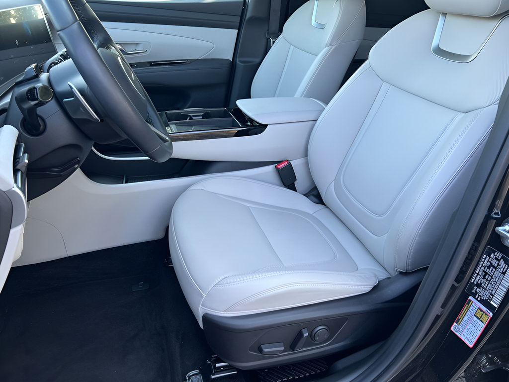 Certified 2025 Hyundai Tucson Limited FWD image 15