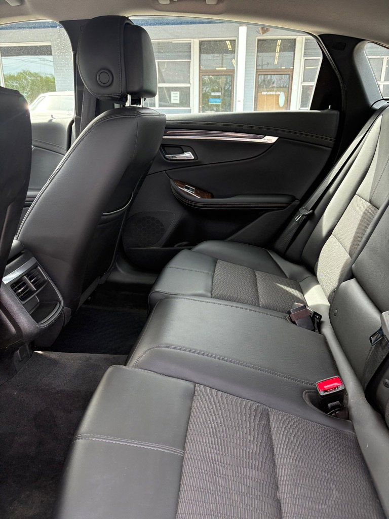 Used 2014 Chevrolet Impala LT w/ Convenience Package image 11