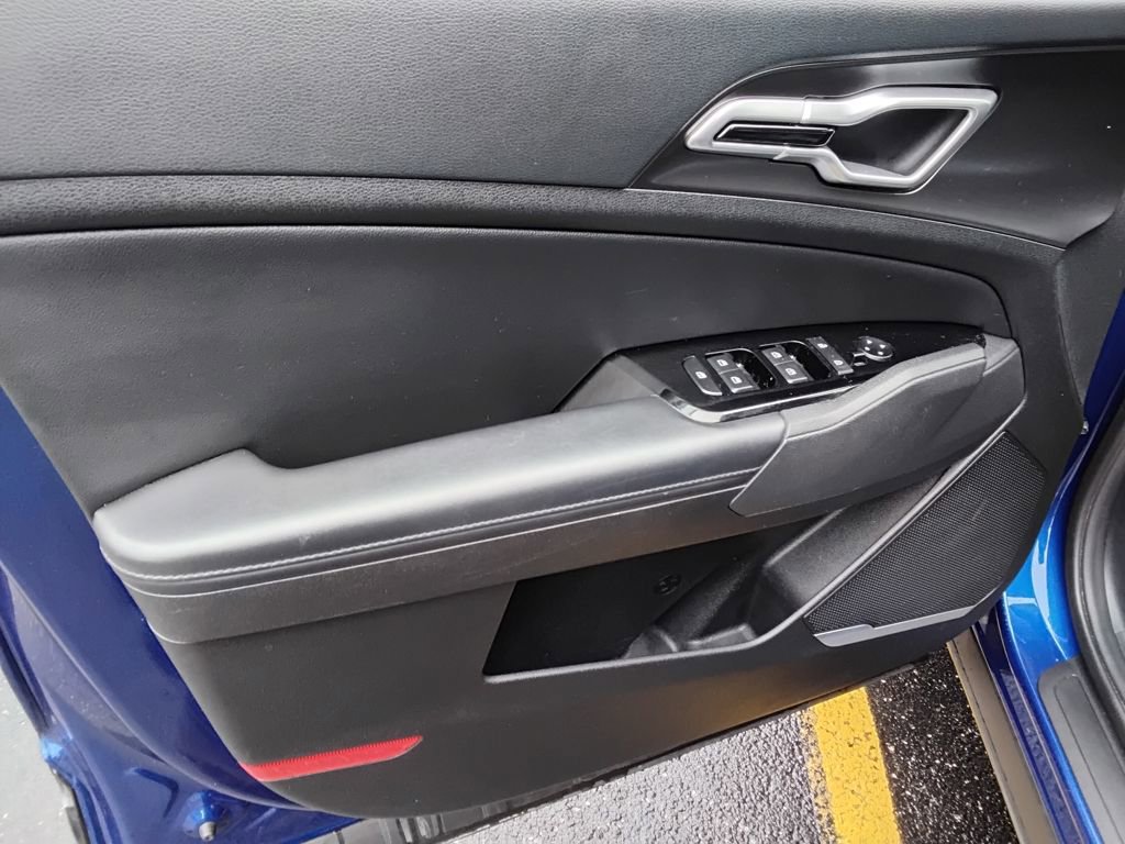 Used 2023 Kia Sportage EX image 9