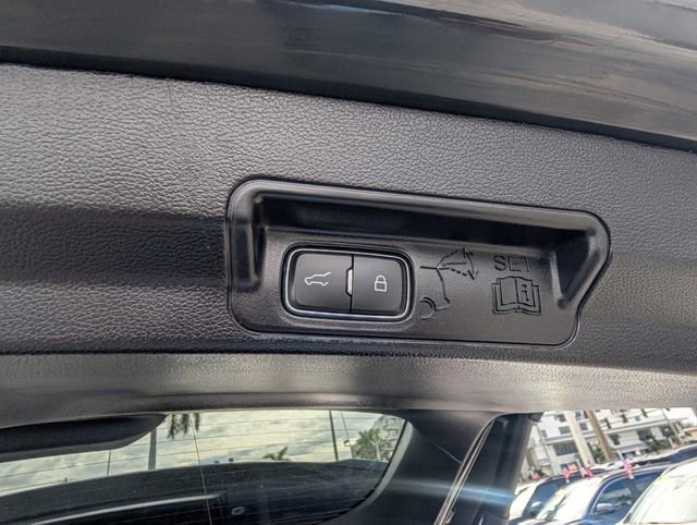 Used 2022 Ford Explorer XLT w/ Equipment Group 202A RWD image 16