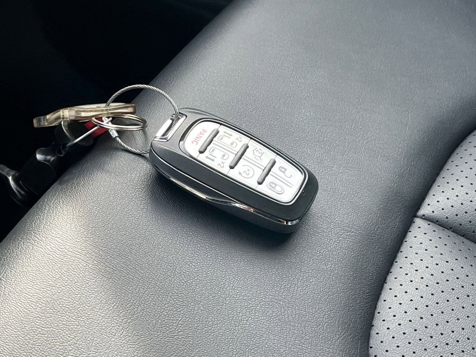 Used 2025 Chrysler Pacifica Select image 27