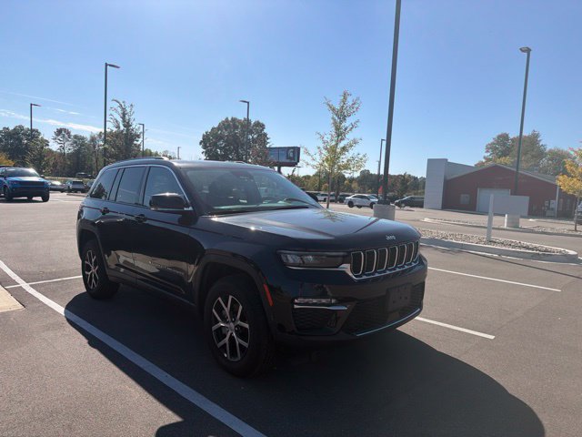 Used 2023 Jeep Grand Cherokee Limited w/ Trailer Tow Prep Group (B) AWD/4WD image 1