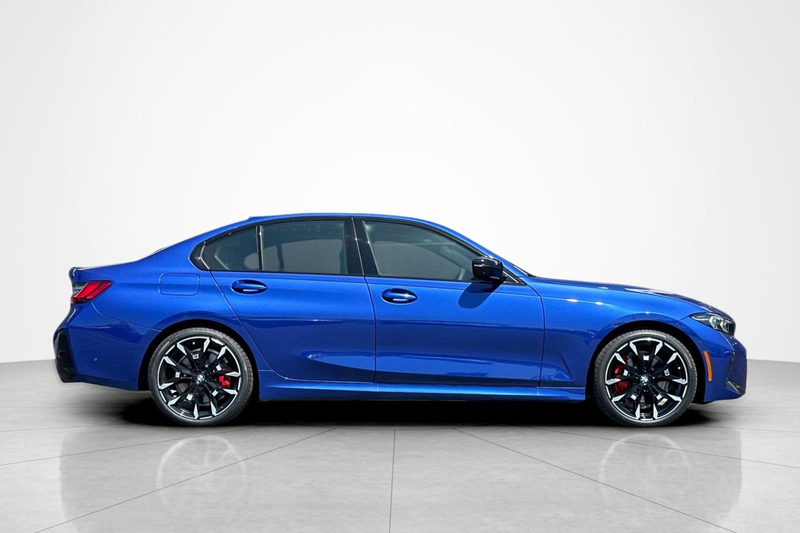 New 2026 BMW 330i xDrive Sedan w/ M Sport Package AWD/4WD image 6