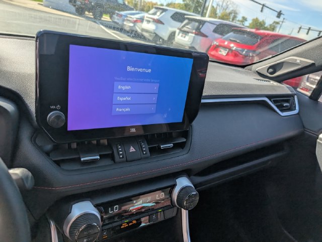 Used 2025 Toyota RAV4 XSE w/ Weather Package AWD/4WD image 19