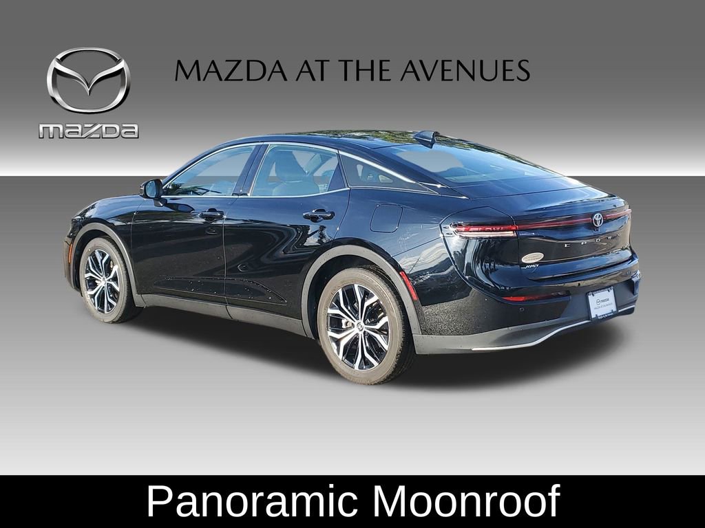 Used 2023 Toyota Crown Limited image 5