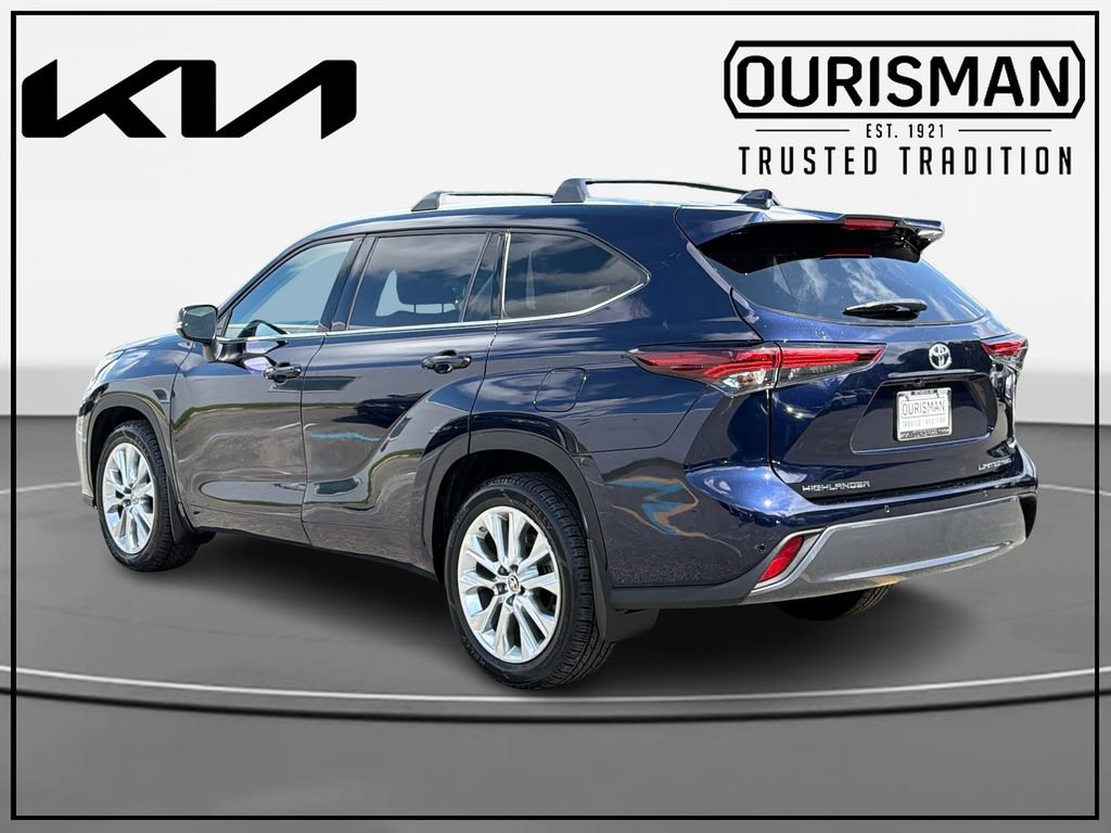 Used 2024 Toyota Highlander Limited AWD/4WD image 3