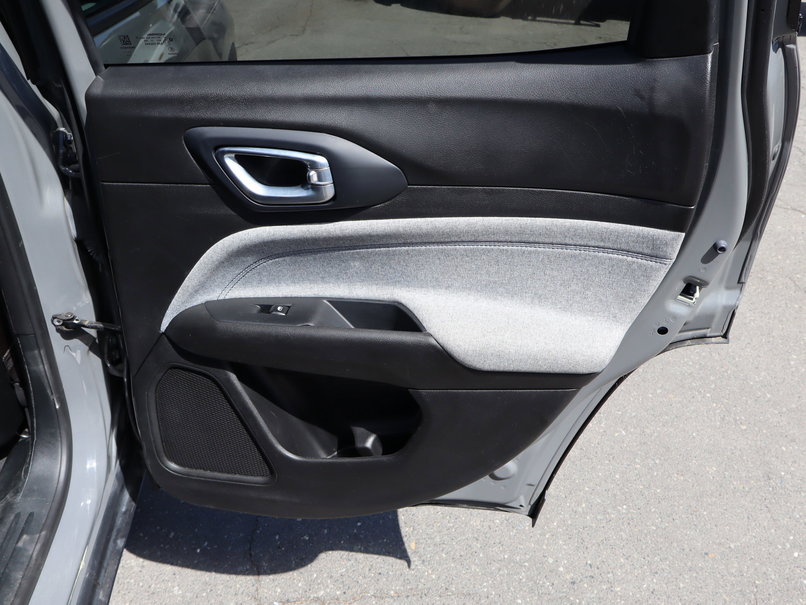 Used 2024 Jeep Compass Latitude image 33