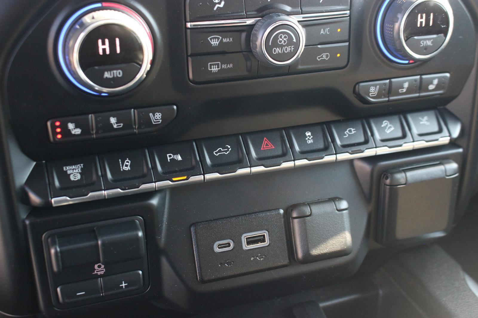 Used 2022 Chevrolet Silverado 2500 LTZ w/ Z71 Chrome Sport Edition image 30