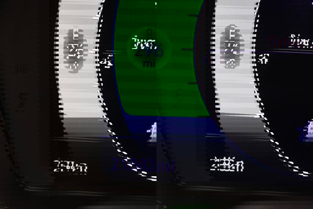 Used 2023 Chevrolet Bolt EUV LT w/ Comfort Package image 17