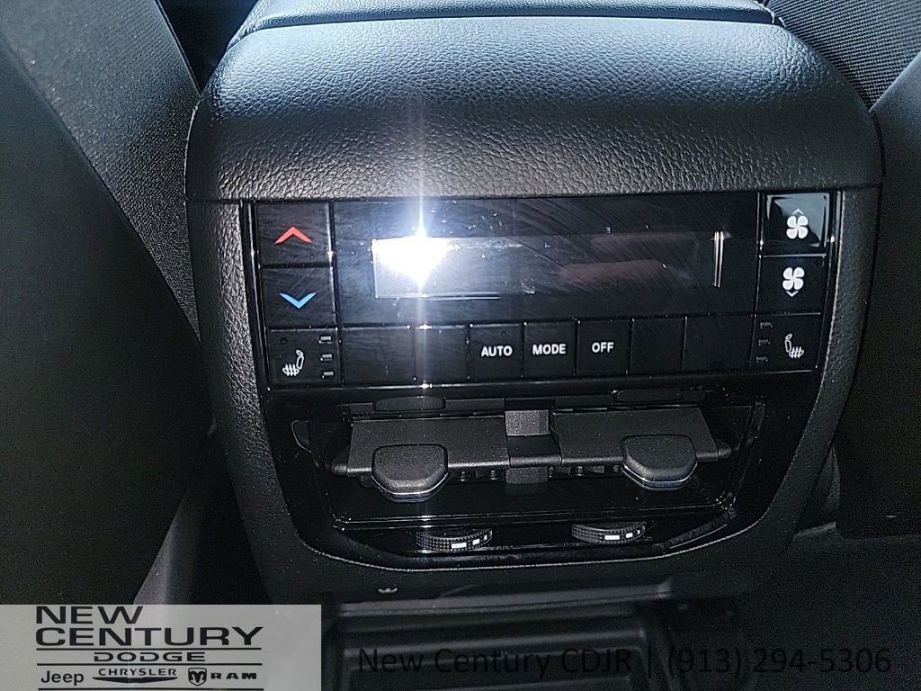 Used 2025 Jeep Grand Cherokee L Limited AWD/4WD image 18