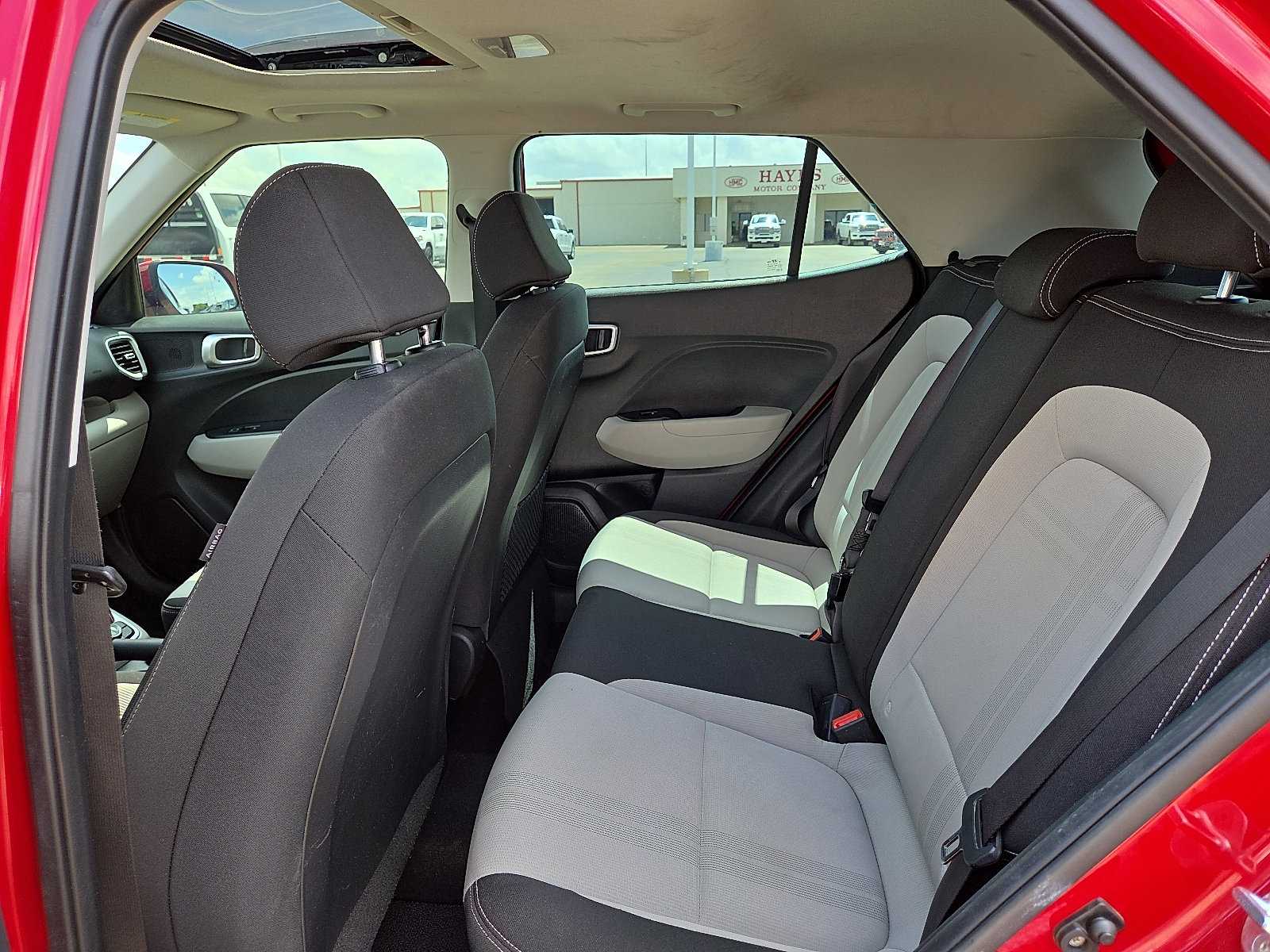Used 2022 Hyundai Venue SEL FWD image 8