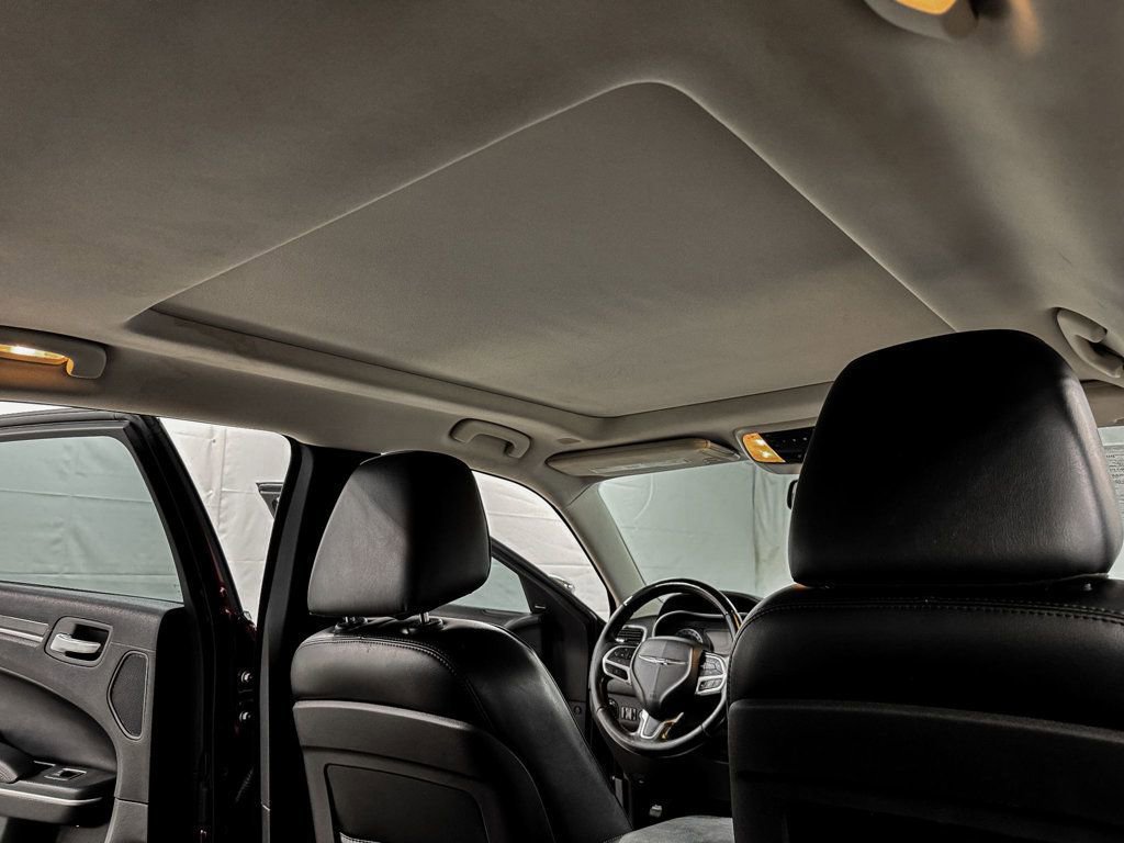 Used 2018 Chrysler 300 Limited w/ Safetytec Plus Group image 13