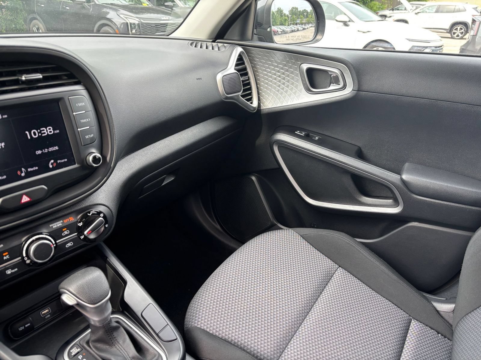 Used 2025 Kia Soul LX w/ LX Technology Package FWD image 32