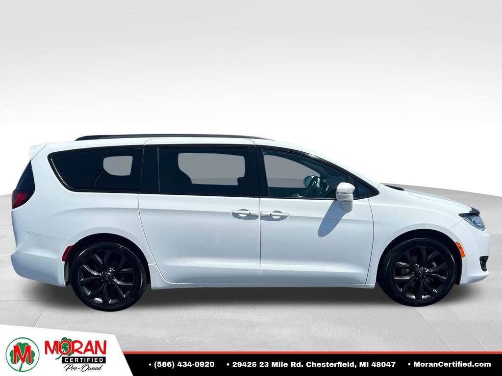 Used 2019 Chrysler Pacifica Limited w/ S Appearance Package FWD image 6