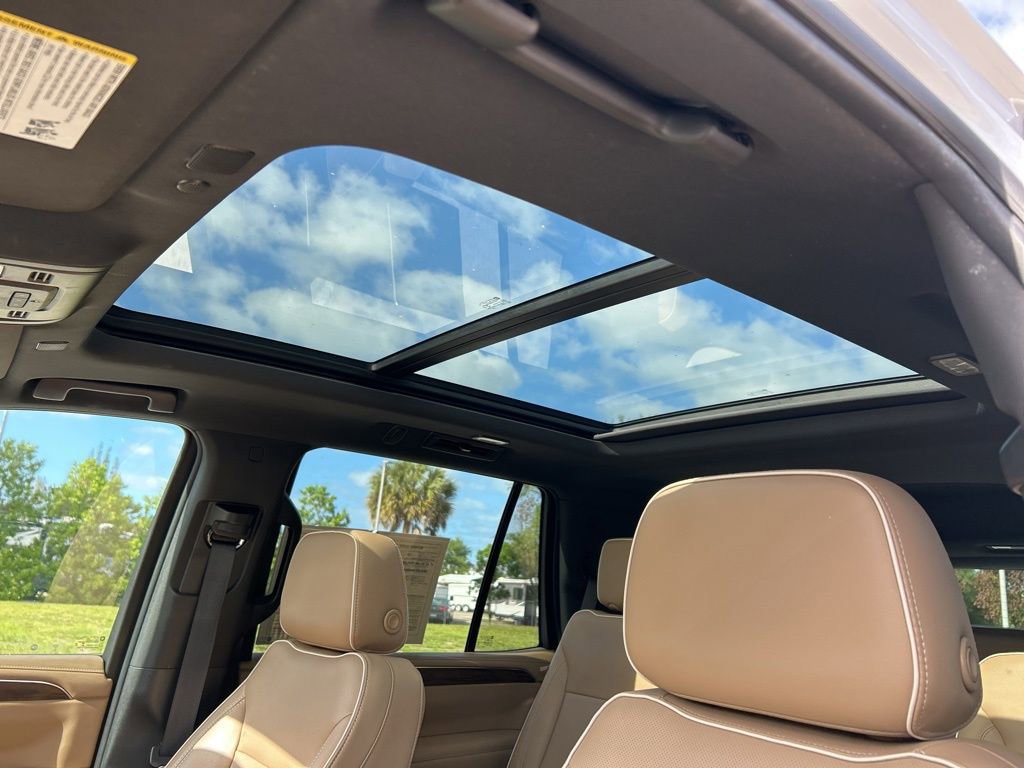 Used 2021 Chevrolet Tahoe Premier w/ Premium Package RWD image 22