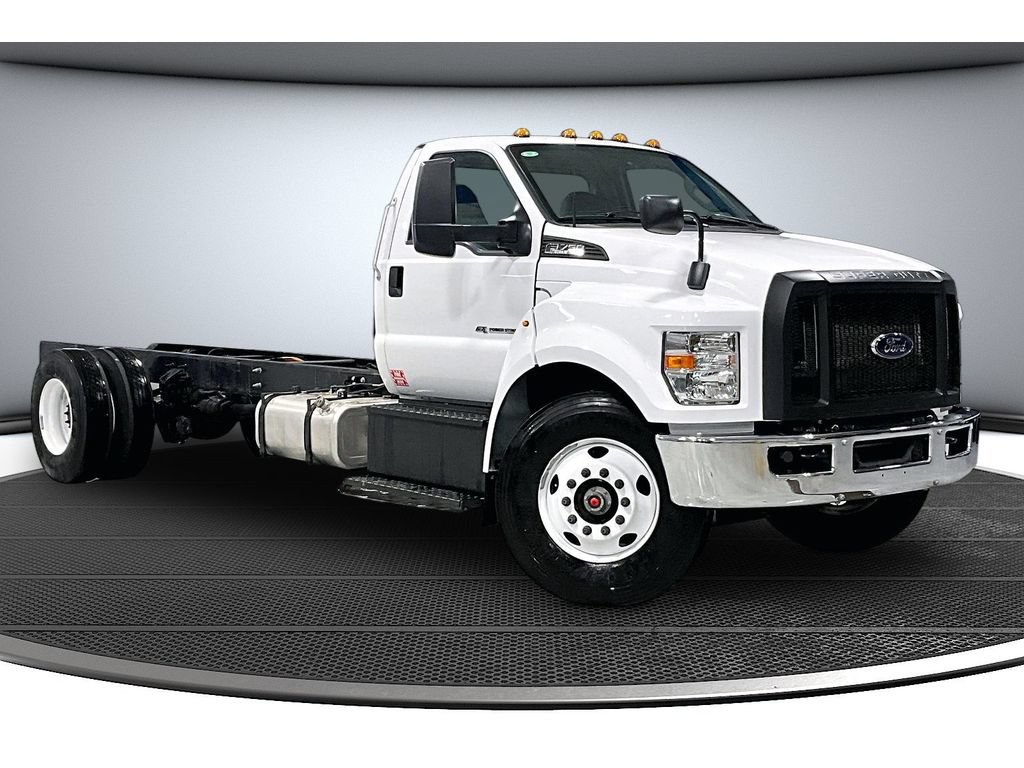 Used 2023 Ford F750 2WD Regular Cab Super Duty image 2