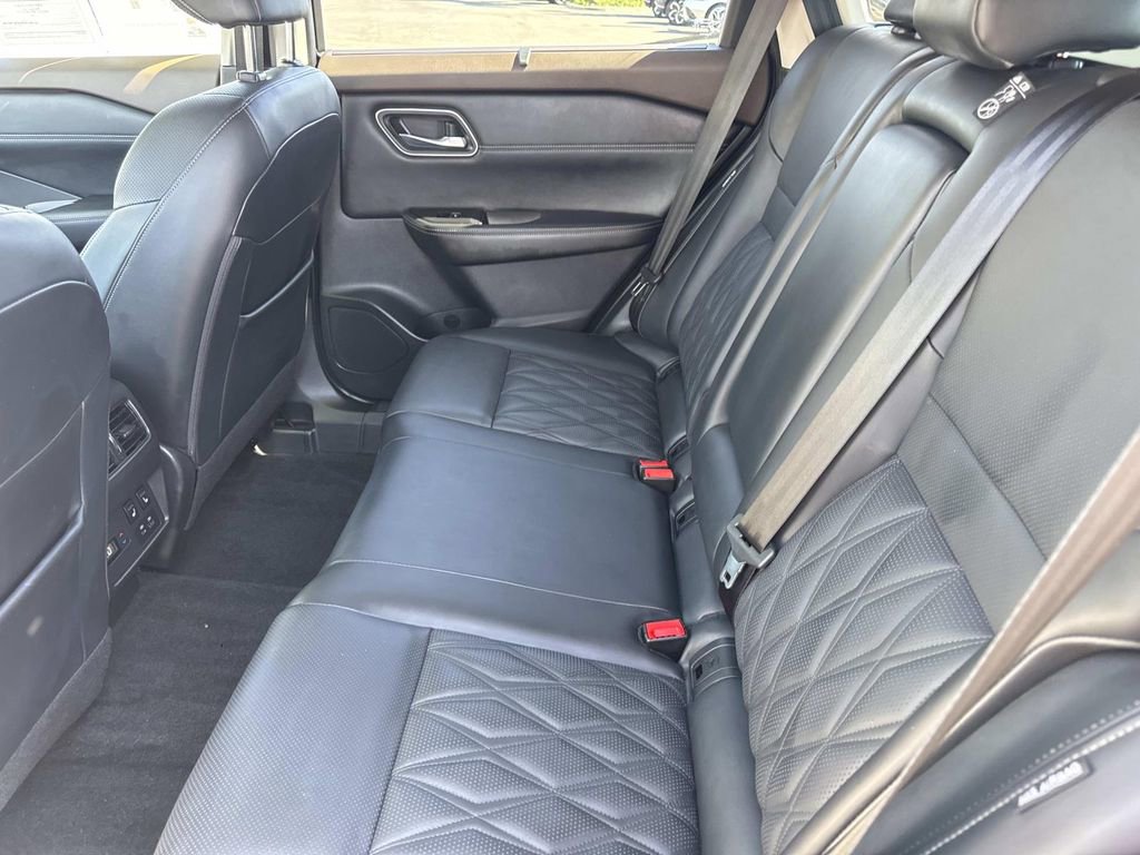 Used 2023 Nissan Rogue Platinum w/ Platinum Premium Package image 29